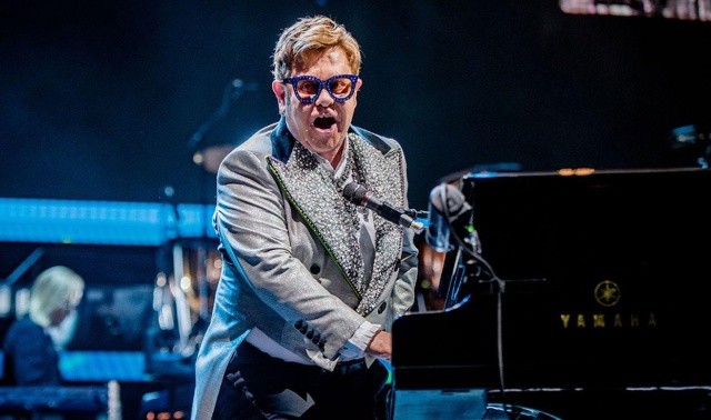 Sir Elton John celebra su cumpleaños lanzando 6 nuevas canciones