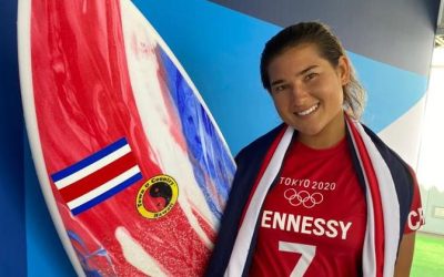 Surfista Brisa Hennessy nombrada primera embajadora de UNICEF en Costa Rica