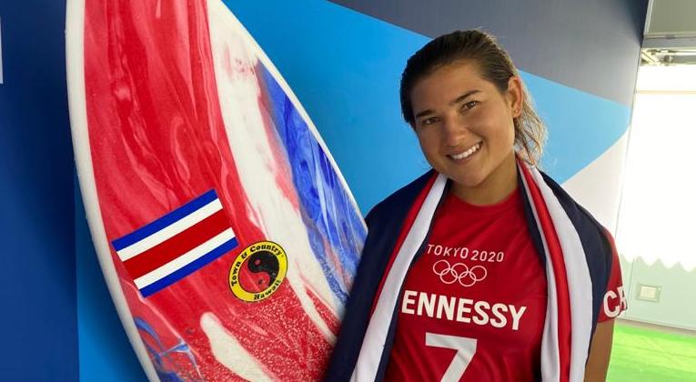 Surfista Brisa Hennessy nombrada primera embajadora de UNICEF en Costa Rica