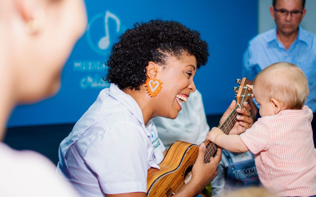 Mujer unió su amor por sus hijos y la música para crear “Musicalmente Criando”, un centro de acompañamiento musical para la primera infancia