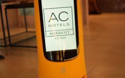 Primer hotel de la región con robots de servicio