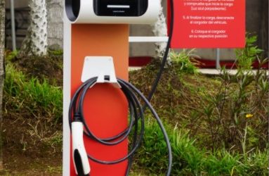 Grupo Mutual impulsa la movilidad sostenible con estaciones de carga gratuitas para vehículos eléctricos