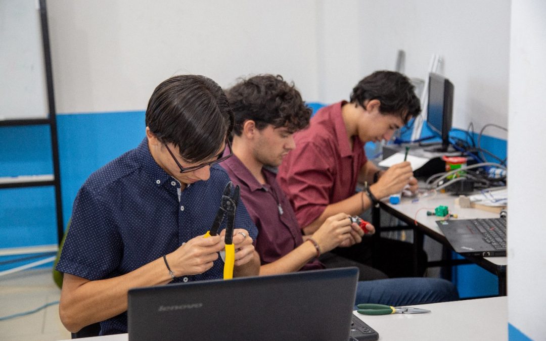 Universidad CENFOTEC ofrece becas completas para los futuros líderes de tecnología