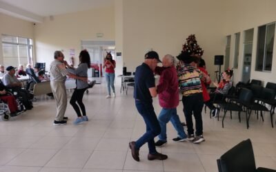 Red Motors llevó el espíritu navideño al Hogar Albernia con un convivio lleno de tradición y solidaridad