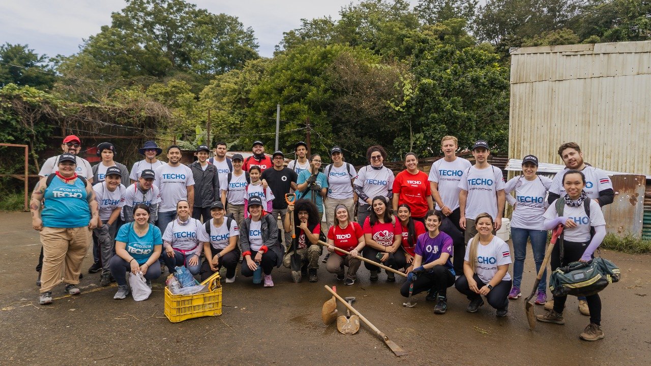 Voluntarios de diez nacionalidades se unen para construir tres ...